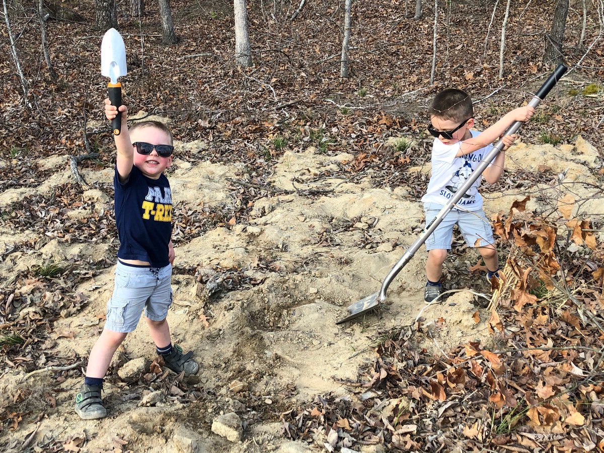 CCPDVa's tweet photo. Hard labor while staying home to #FlattenTheCurve is how these little guys are being community helpers. The #howihelp challenge in @ChesterfieldVa #nailedit https://t.co/OHS1b0FqWG