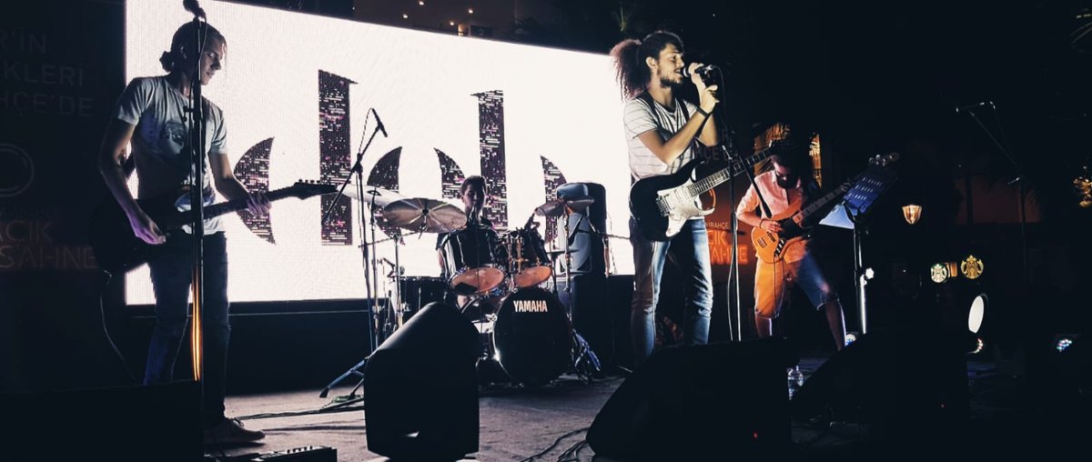 DİNLE // Derin Basitlik söylüyor: Koş ve Kalabalıklar

backtothesound.com/derin-basitlik…