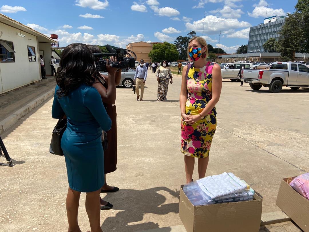 AlbertManasyan's tweet photo. Today we handed over 100 #FaceShields to @mohzambia during which our Hon. Minister of Health, Dr. Chilufia tried on our face mask and the face shield.
100 going to #UTH tomorrow.
#LusakaHelps #COVID19 #Zambia https://t.co/2ABnGrfqdX