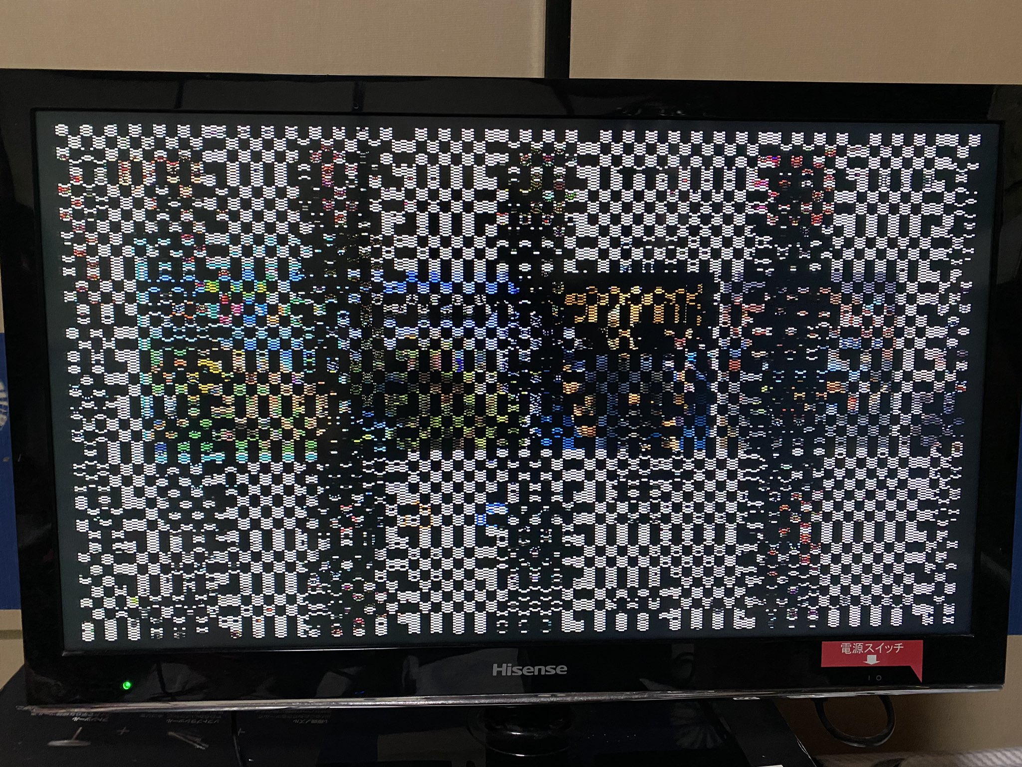 はっせ ちっく これって もう 故障ですよね わかる人教えて ドッグに挿すと画像が映らない ガビガビ 携帯モードだと通常に動く はぁ 機材来ても配信でけへんやん D スイッチ 故障