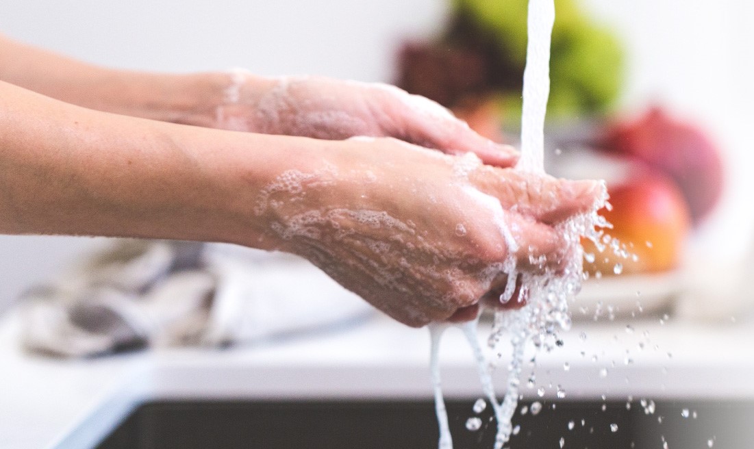 UAlbertaSPH's tweet photo. When it comes to handwashing, Professor @nashbolt says to keep it simple, using soap and water following @WHO guidelines. Read: https://t.co/mT2YKJVsyG #publichealth https://t.co/J45oQ5oj1l