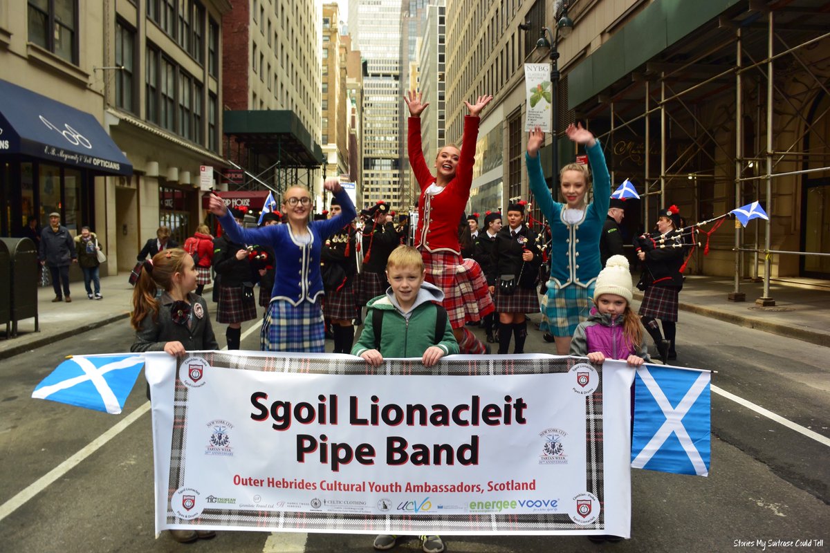 KatieMacL's tweet photo. In the absence of physical parades and parties for this year's @nyctartanweek, I'm celebrating #VirtualTartanDay with a look back at past @ScotWeek events – and with a @harrisdistiller G&amp;T later on tonight! https://t.co/i4EOnitUOt