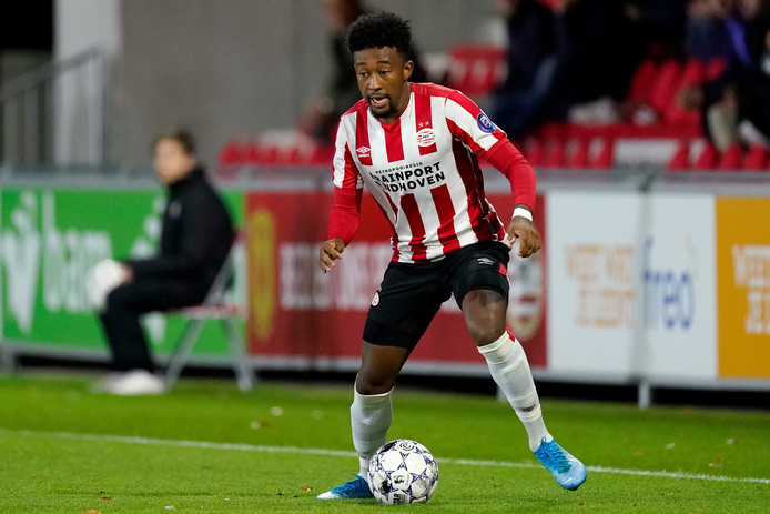 Chris Gloster (2000)Posición: Lateral izquierdoClub: PSV EindhovenProducto de la fabulosa academia de  #RBNY  , se marchó al Hannover 96 y un año después al PSV. Buen lateral izquierdo, con gran proyección para atacar y sólido en defensa. Puede jugar de carrilero.  #USMNT