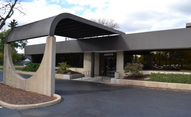 LandmarkCRE's tweet photo. Medical office suite for sale 1.5 miles from Advocate Sherman Hospital. The 2,418 square foot space includes 3 exam rooms, 1 procedure room, 1 private office, 2 private restrooms, and large reception.

Discover the details: https://t.co/T1Dg4J8MAW

#landmarkpartners #realty https://t.co/zFyeCMBB8P