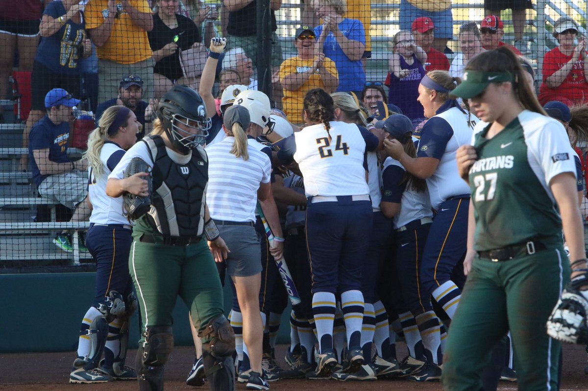 coach_twaddle's tweet photo. @NCAA Senior year, down 6-0 in 3rd inning, battled back to force extras, @CaylaAnn815 took the pitch for a passed ball in the 9th inning for the walkoff over Michigan State https://t.co/c0JESxYLgU