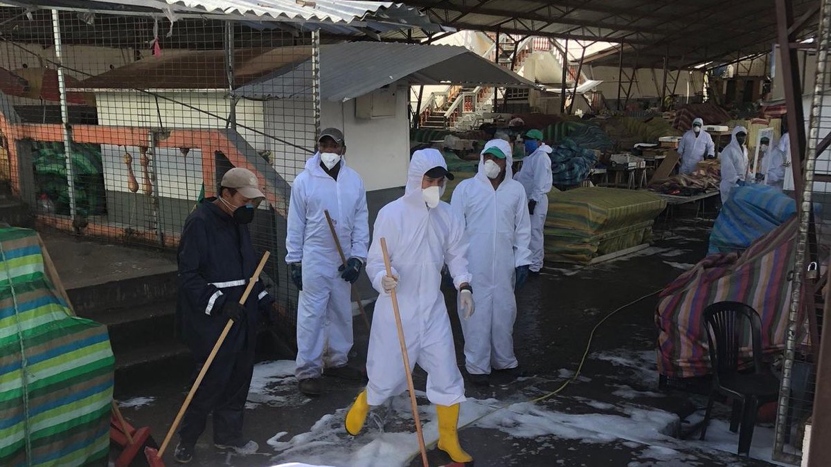 ¡Seguimos trabajando junto a este gran equipo! 
Este es nuestro aporte en la lucha contra el #Covid_19. Hoy nos encontramos en #SantaIsabel, durante la semana llenaremos nuestros mixer para colaborar en #Cuenca 🙌🏼