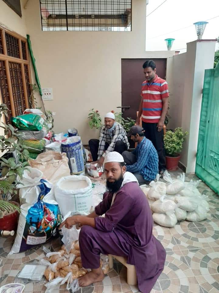 AIMIM_Bodhan's tweet photo. Today AIMIM Bodhan President @ShaikMusheerMIM Sahab Distributed 300 Ration Kits In Aneesa Nagar BODHAN.. @asadowaisi @aimim_national @AimimFansClub https://t.co/BEb9DoXTMK