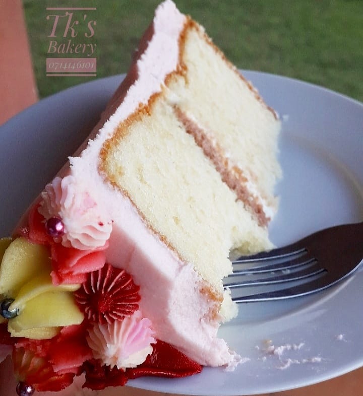 tksbakery's tweet photo. Caramel cake 😍😋
#LockdownCreation
#Staysafe 💛 #Stayhome 💛
🌸🌸🌸 #Day11ofLockdown @oscarsing_ila https://t.co/TzRo9QEusL