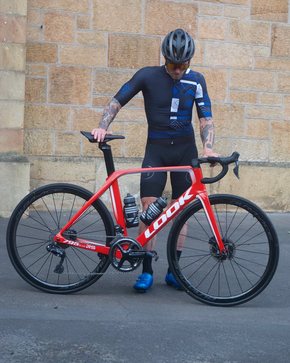 Sean_Sako's tweet photo. Who wore it better?
https://t.co/bqeenW5zor
#SaKO7 • #LOOKCYCLE • #ShimanoRider https://t.co/XKqkx5bs07