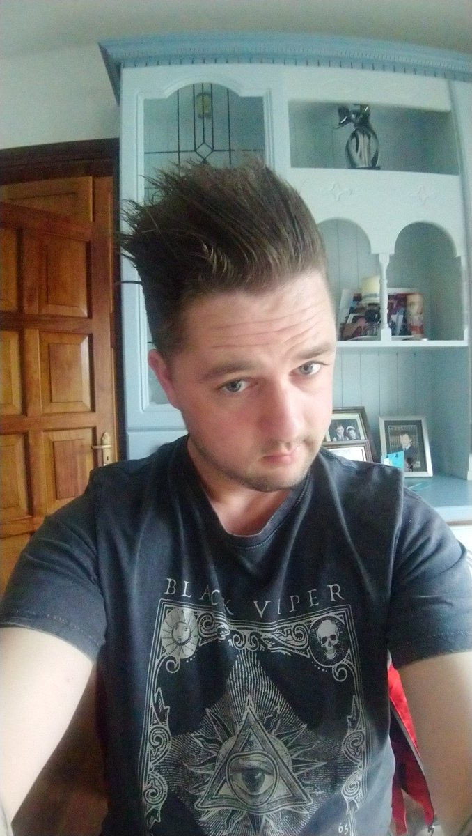 JasonPo69852262's tweet photo. Anyone else need a haircut?! 😋 #barber #hair #haircut https://t.co/IsyUia7BYu