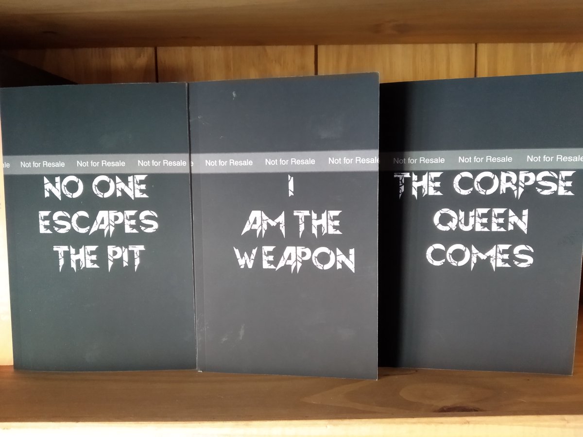 GIVEAWAY TIME: Along the Razor's Edge (readerlinks.com/l/1086952) has been out for a week &amp; I wanted to thank everyone for making it a successful launch. So I have a complete set of these limited edition ARCs to giveaway.

To enter, simply follow me, like this post and retweet. :D
