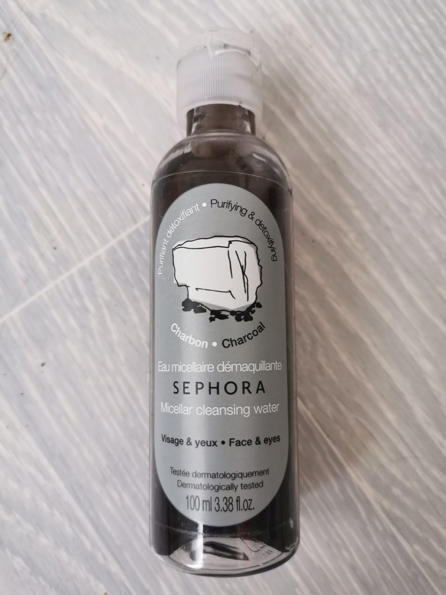 Aujourd'hui, je vous parle d'un produit que je viens tout juste de tester: il s'agit de l'eau micellaire au charbon de chez Sephora.  #beauté #charbon #cosmétique #eaumicellaire #produits #sephora #soin #test marie-maman-blogueuse.fr/index.php/2020…