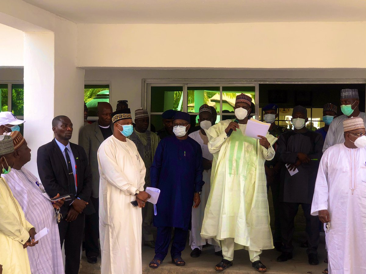 facepam98's tweet photo. FAcE-PaM Bauchi has today, made a cash and foodstuff donation to support the fight against the COVID-19 pandemic in @BauchiState through the Bauchi State Task Force on COVID-19 and Lassa Fever.

#COVID19 #COVID19Nigeria #CoronaVirusInNigeria https://t.co/NFQhtIZrSC