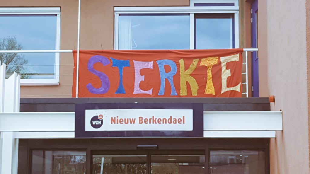 Wakil74's tweet photo. in deze moeilijke  tijdens...onze cliënten hebben een mooi spanduk gemaakt..groot en breedte betekenen voor iederen .... sterkte voor iedereen  voor familie voor verpleegkundige voor artsen...veel betekenissen...
#wzh 
#nieuwberkendael 
#covid19 https://t.co/FoWRolMK0u