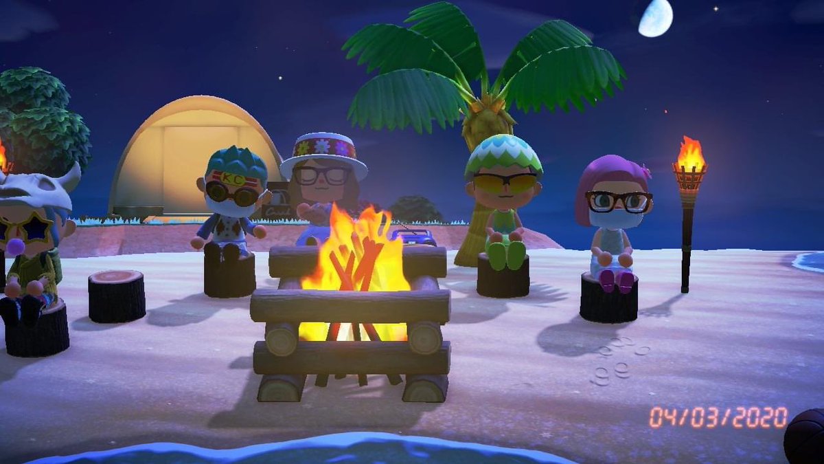 TeganNotSara1's tweet photo. Corona Christmas was a big success! 8 of us had a gift exchange, played Sardines and hung out on the beach! #AnimalCrossing #GGKC https://t.co/xoipSRFYVR