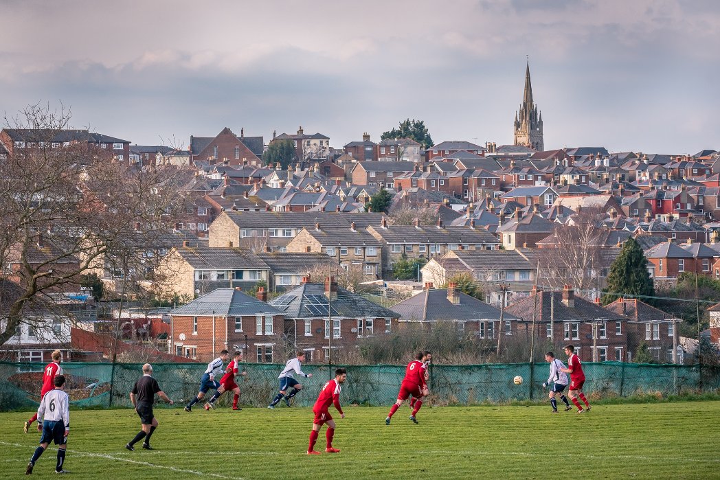 PitchSidePhoto's tweet photo. Football among the houses featuring @Matlock_TownFC , @TeignsFC , Oakfield and @TreharrisAthFC https://t.co/44mbiQaK7M