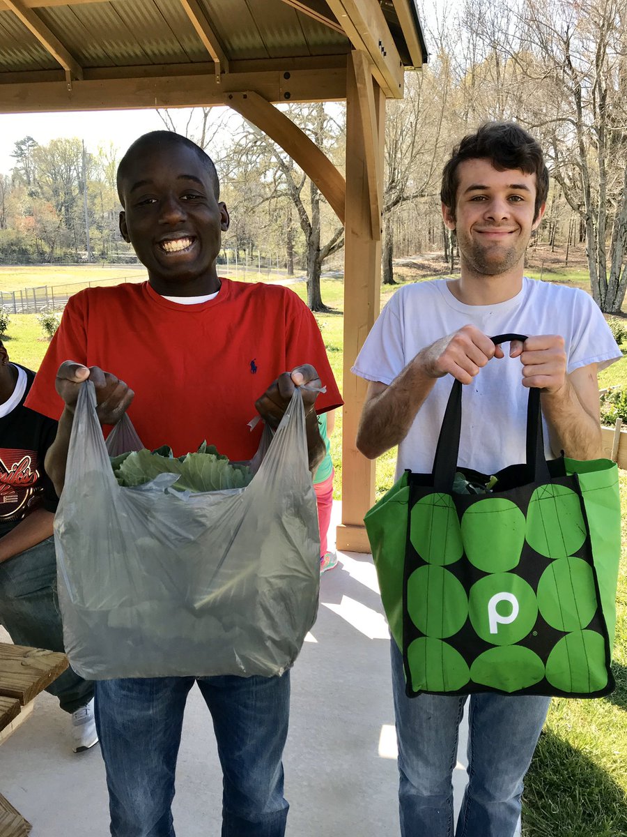 CampusEdible's tweet photo. 1 year ago, the Grateful Gardeners harvested our winter garden. It’s torture being out of school. Miss it! https://t.co/jcVAzoaDJ8
