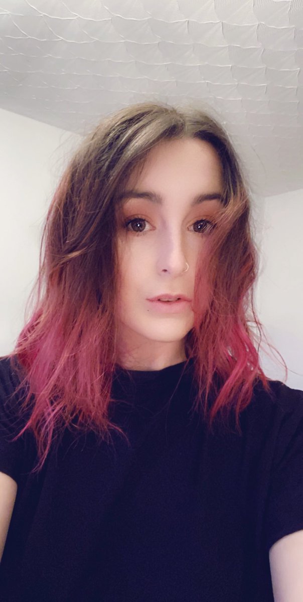 AllyXWilson's tweet photo. Brightening up lockdown with some colour 🌸🎀 https://t.co/tNdydKzDjA