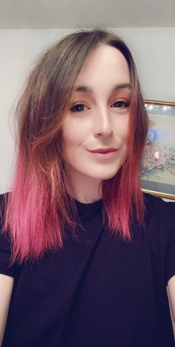 AllyXWilson's tweet photo. Brightening up lockdown with some colour 🌸🎀 https://t.co/tNdydKzDjA