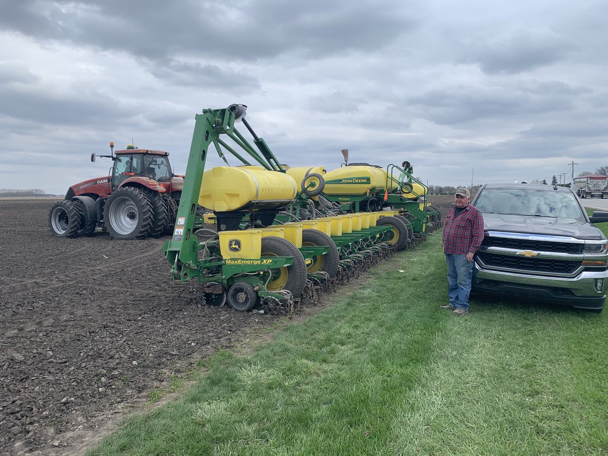 Steve and John Hudson getting it done ⁦@SpecialtyHybrid⁩ 1st plot of 2020 #plant2020