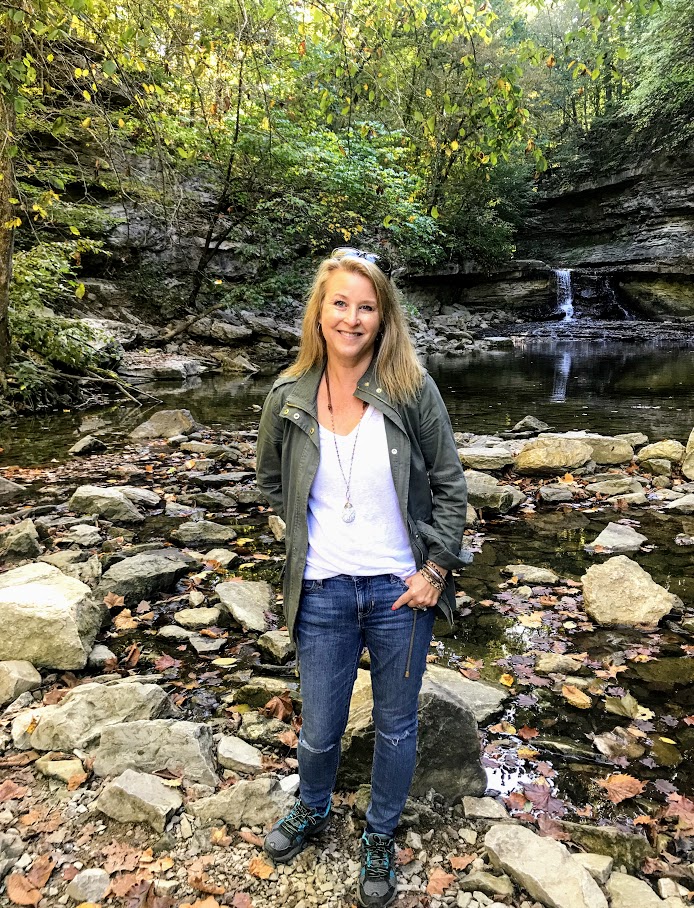 phoward336's tweet photo. How about a town full of BIG things, a great Indiana State Park, a darling town for shopping in Michigan and a unique museum in Cincinnati? #MidwestMondayChat @INDNRstateparks @PetoskeyArea @DowntownCincy #caseyIL https://t.co/JBgOM7SGiw