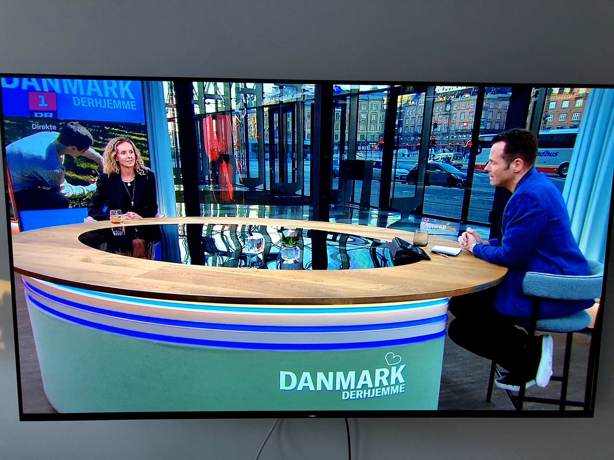 Koushede's tweet photo. Min seje hustru fortalte til aften på DR1 om det vi kan gøre for vores mentale sundhed i disse vanskelige tider @vkoushede #mentalsundhed #abcformentalsundhed @KuSamf https://t.co/ZkmHdVRhzu