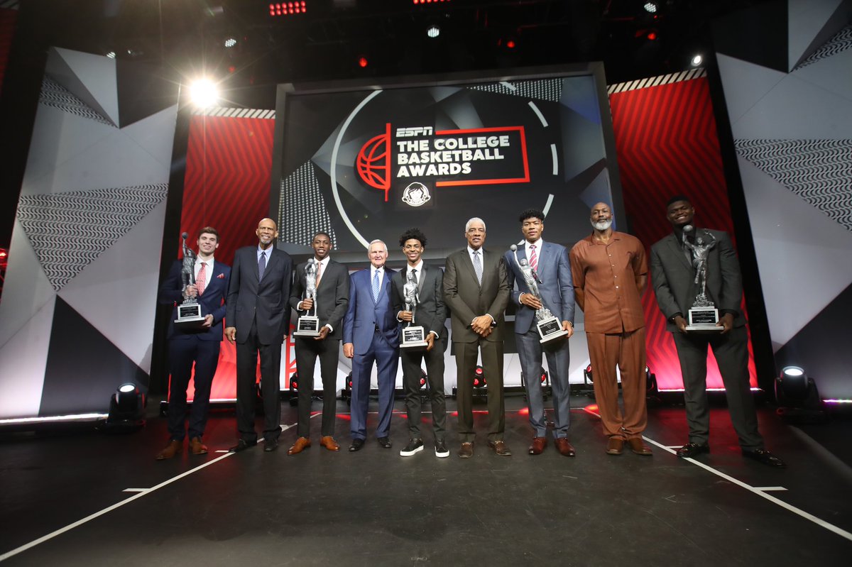 Hoophall's tweet photo. 2020 Menโs Naismith Starting 5 Awards. ๐โน๏ธโโ๏ธ #CBBAwards
๐
: 4/7
๐บ: @SportsCenter
๐: 12:00 PM/ET https://t.co/aDqrJQ8v7J