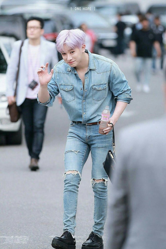 Wonho in jeans