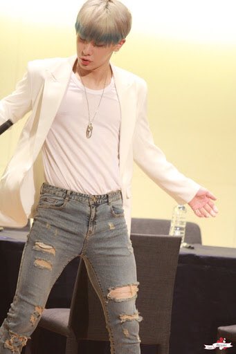 Wonho in jeans