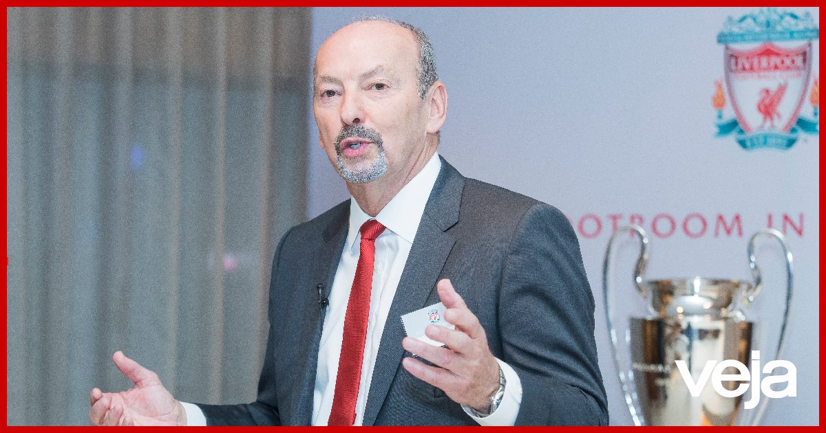 VEJA's tweet photo. Após críticas, Liverpool recua e não deixará salário de empregados sob encargo do governo (via @placar) https://t.co/8lkF9VGXgf https://t.co/gAgJ7bVxW1