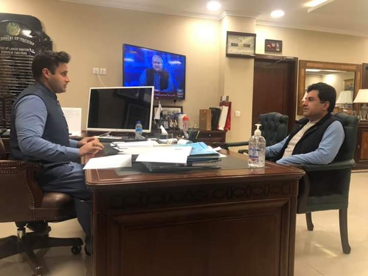 voovpak's tweet photo. Mr Atif Iqbal Khan, Focal Person for Overseas Pakistani, Govt of Pakistan and Leading Member of our CORONA TASK FORCE met with Zulfi Bukhari, SAPM Overseas 

We thank him for his efforts with us, for mobilising people in Houston &amp; for taking Care of Abbotabad, Peshawar &amp; Lahore https://t.co/JmV91XU3L1