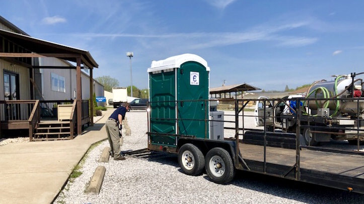 hopehousebg's tweet photo. Our main office and new Community Store are hosting two of five public sanitation stations, provided by @WarrenCoEMA in partnership with HOTEL INC and the @CityofBGKY! These will serve our #ReadyToWorkShuttle riders and homeless neighbors to help prevent the spread of #COVID19. https://t.co/TUbLQG8PsZ