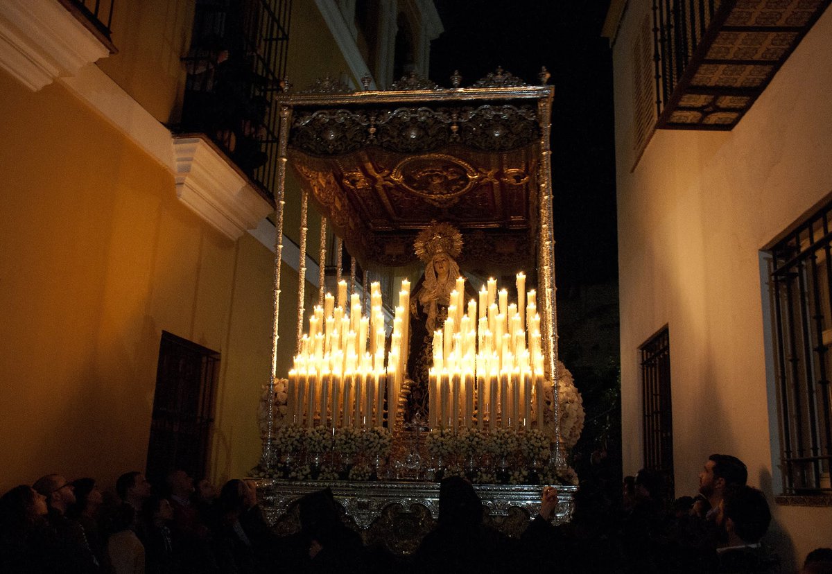 hdaddesantacruz's tweet photo. MARTES SANTO

Nuestra Estación de Penitencia desde casa debe tener, un homenaje y una oración para todos aquellos que nos han dejado; para todos los que han encarado con valentía, entrega y amor la situación y para los todos los que han sufrido y van a sufrir sus consecuencias. https://t.co/vdMtdY4Kje