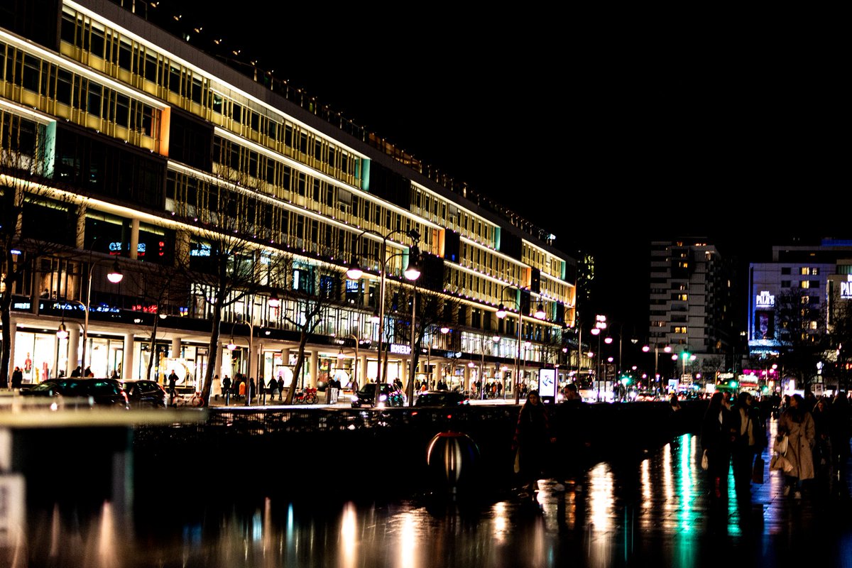 CryxDx2's tweet photo. For those who just can't visit Berlin because of the situation...
I replace my midnight pictures of Life is Strange for a few pictures of Berlin. 
#berlin #germany #visitberlin #photography #art #lights #pictureoftheday #buildings #StayAtHome #wirbleibenzuhause #lightsofberlin https://t.co/T816dPEng7