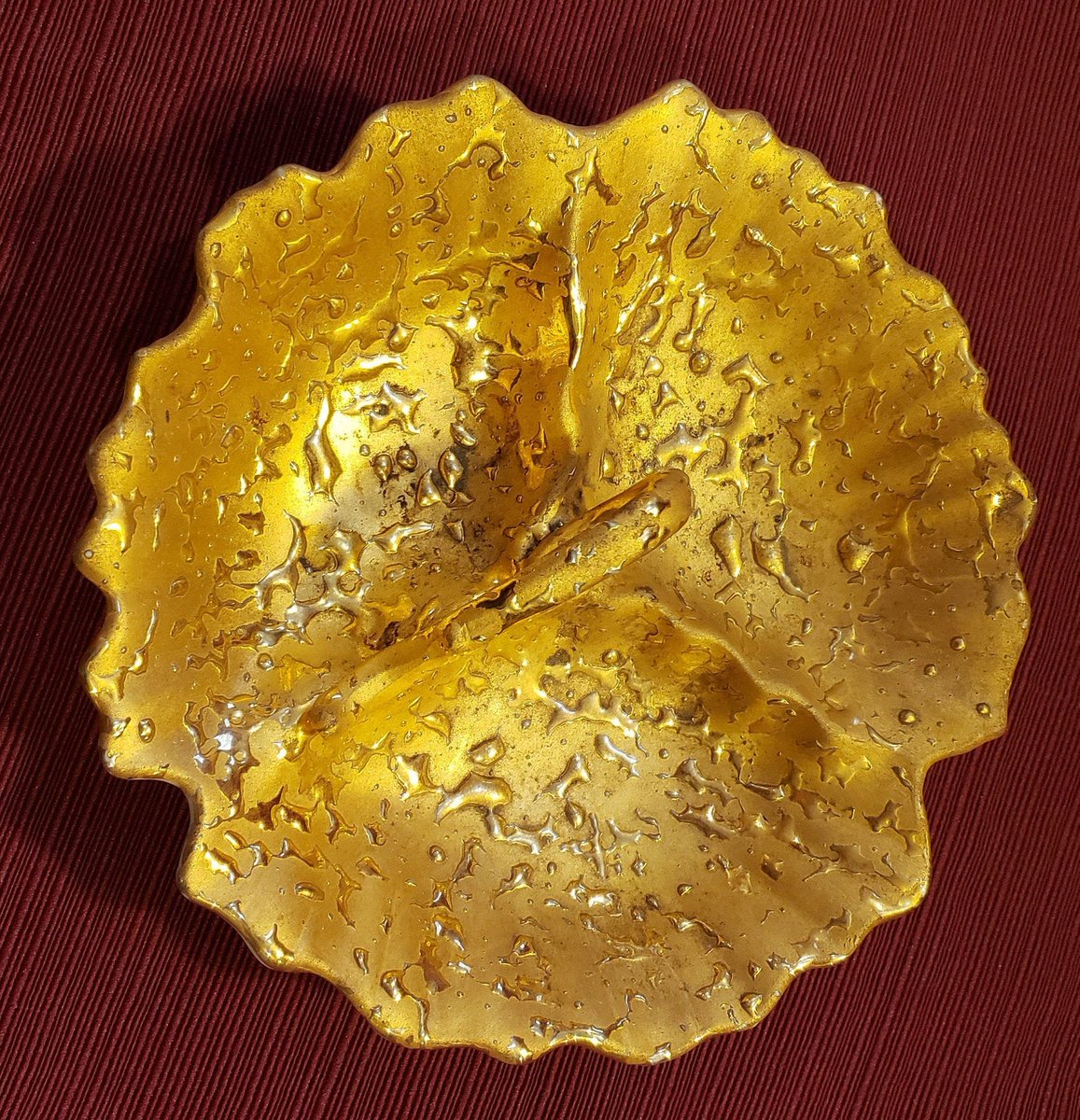 atticesoterica's tweet photo. Vintage Unsigned Hand Decorated Weeping Bright Gold Decorated Three Section Candy Or Nut Dish With Handle https://t.co/mG3Pr3e4RY #AtticEsoterica #Etsy #Collectibles #Antiques #Vintage #ThreeSection https://t.co/8CFeJiI2Fu