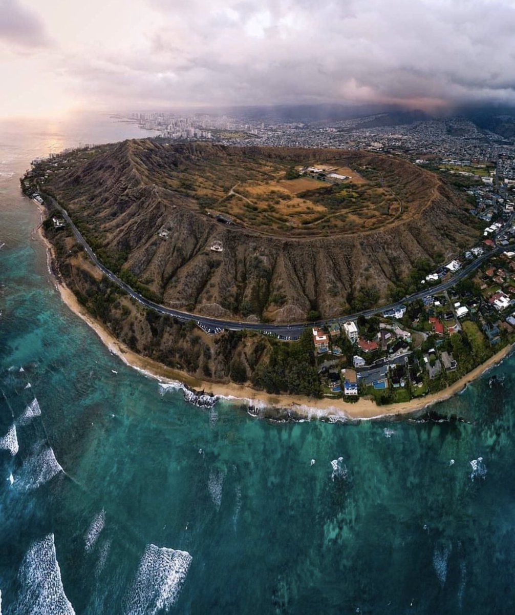 Today’s Hawaiian Word of the Day:

“LŌKAHI”

The value of teamwork: Collaboration and cooperation. Harmony and unity.
People who work together can achieve more.

🌺@fitzhawaii🌺

#OlaProperties #VisitOahu #VisitKoOlina #KoOlina #ILoveOahu #BeachBum #VisitTheIslands #ExploreHawaii
