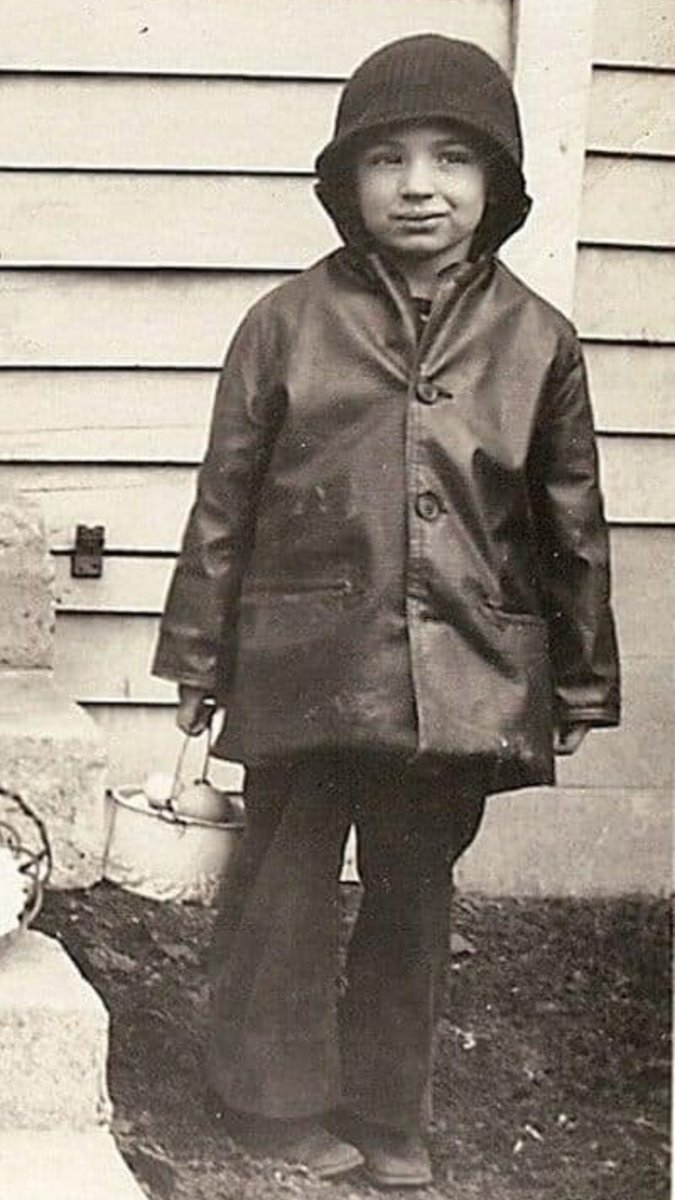 MadgeOberholtz1's tweet image. From @IndianaAlbum “Indianapolis, 1940: The Easter Bunny was good to Susan Koepper &amp;amp; fam leaving toys, bunnies, books &amp;amp; baskets of eggs &amp;amp; candy.
It’s thought German immigrants furst brought Easter hare tradition to Pennsylvania in 1700s 🐣 🐇 
See:
indianaalbum.com.