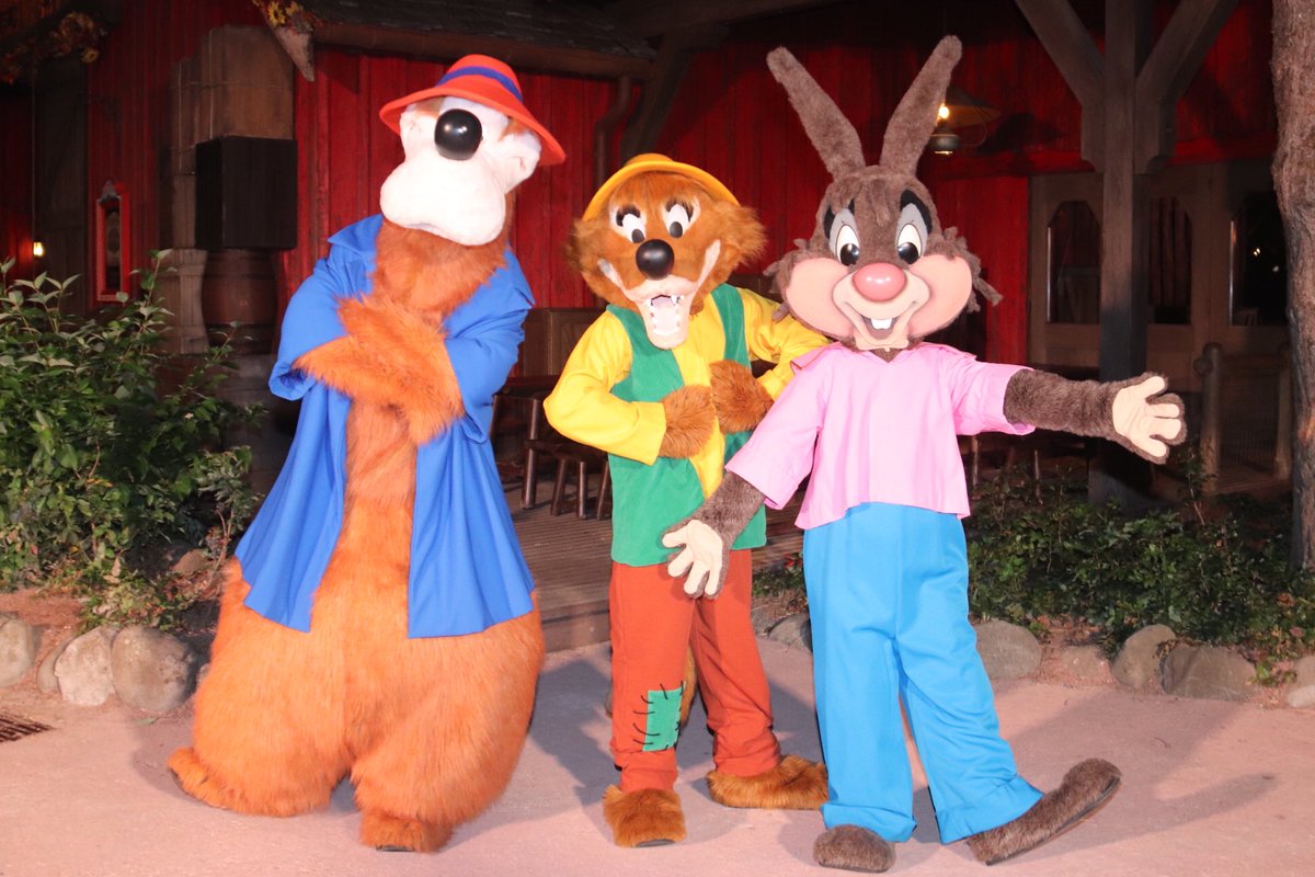 360 Of Disney Heading Down To The Briar Patch Brerrabbit Brerfox Brerbear Splashmountain Songofthesouth Dlp Disneylandparis Frontierland Disneyfrontier ブレア ラビット ブレア フォックス ブレア ベア T Co Qhpksmjidl