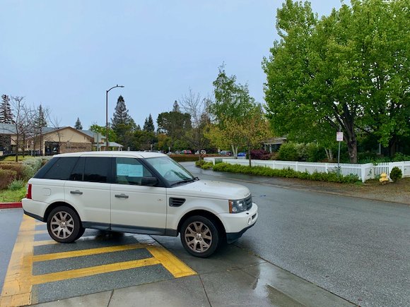 Spotted: “Signs-of-the times” #7: school assignment pick up inmenlo.com/2020/04/06/spo…