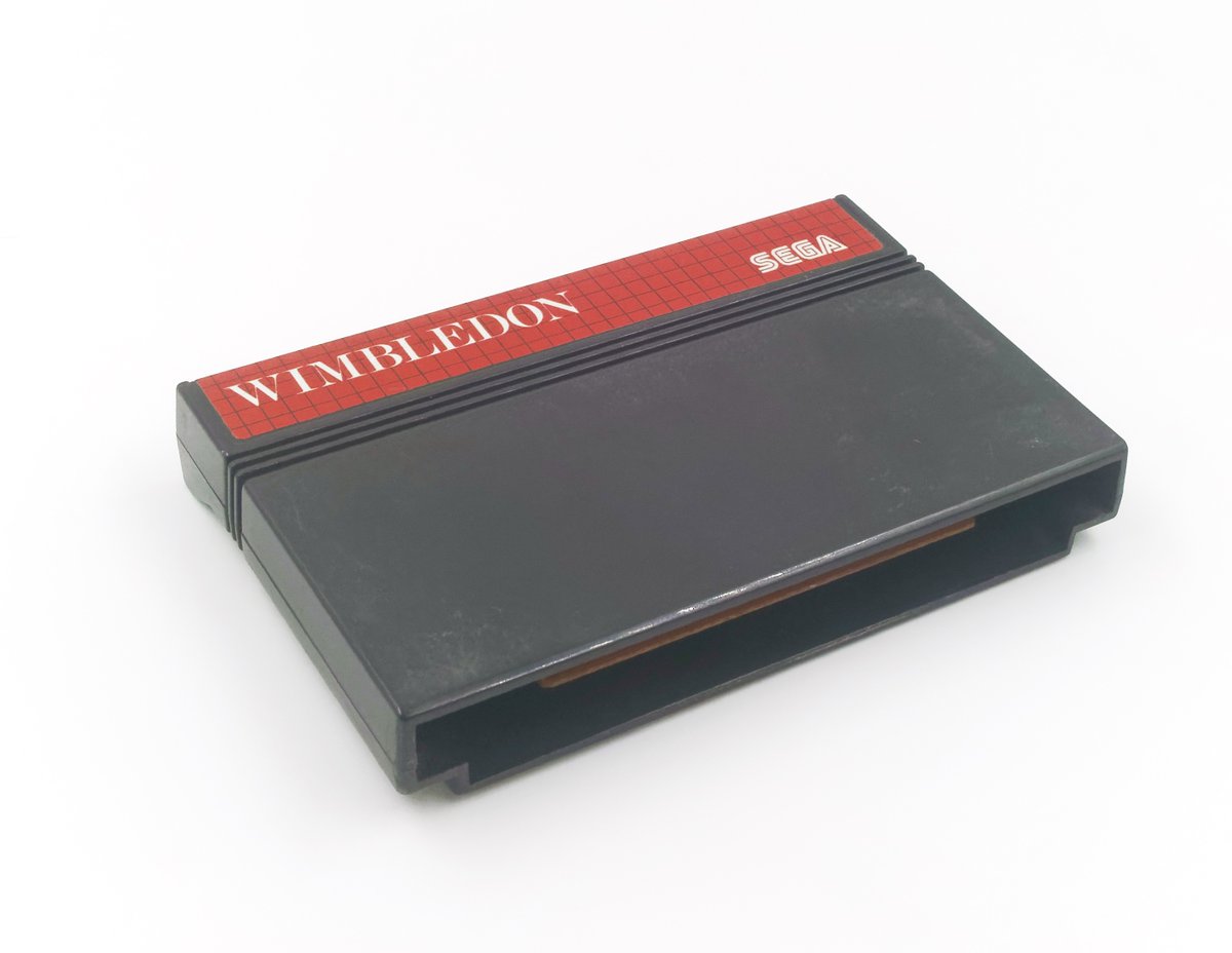 Et un ensemble un peu particulier : un adaptateur pour jouer aux jeux Master System sur Game Gear. Un adaptateur pour relier une manette de Mega Drive sur la prise Link de la console. Et un jeux Master System pour deux joueurs.  https://www.journaldulapin.com/2017/12/10/console-game-gear-deux/  https://www.youtube.com/watchv=TnJmY1kjbf0