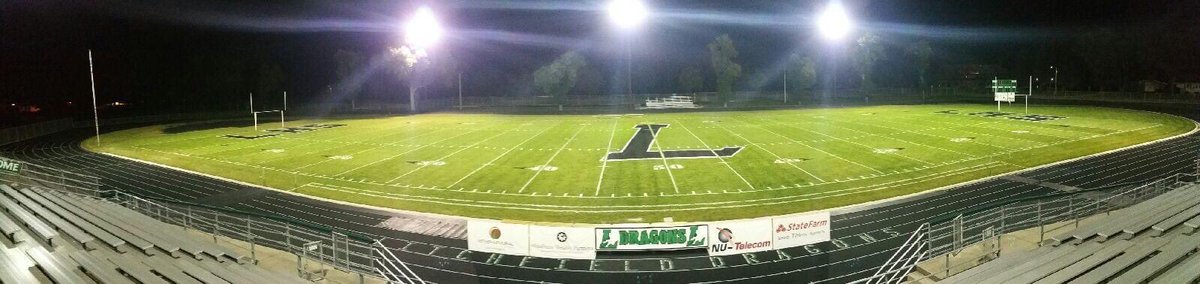 LitchdragonsAD's tweet photo. The lights will shine at LItchfield Stadium each Friday night through April/May for 20 minutes and 20 seconds, to recognize students, staff, and our great community.  When the lights are on please practice social distancing by viewing the lights from afar.  #BethelightMN #golitch https://t.co/JDlU4hOLkw