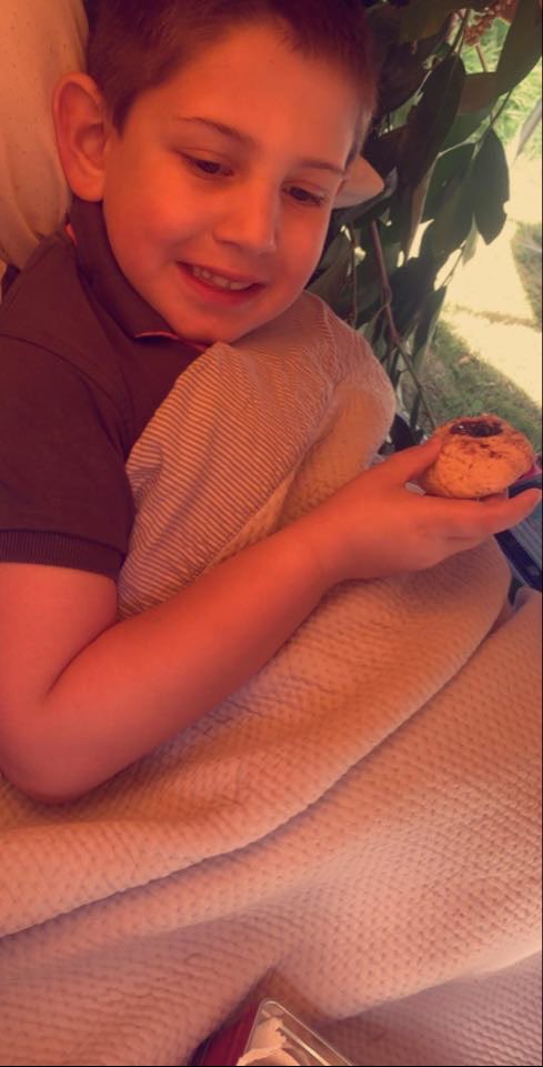 Chelseaj1102's tweet photo. Miss Cooper, today we’ve had a fun day making dens in the garden and jammy sticky blobs! #IsolationLife  @sandhillprimar4 https://t.co/0eudYlBSxk