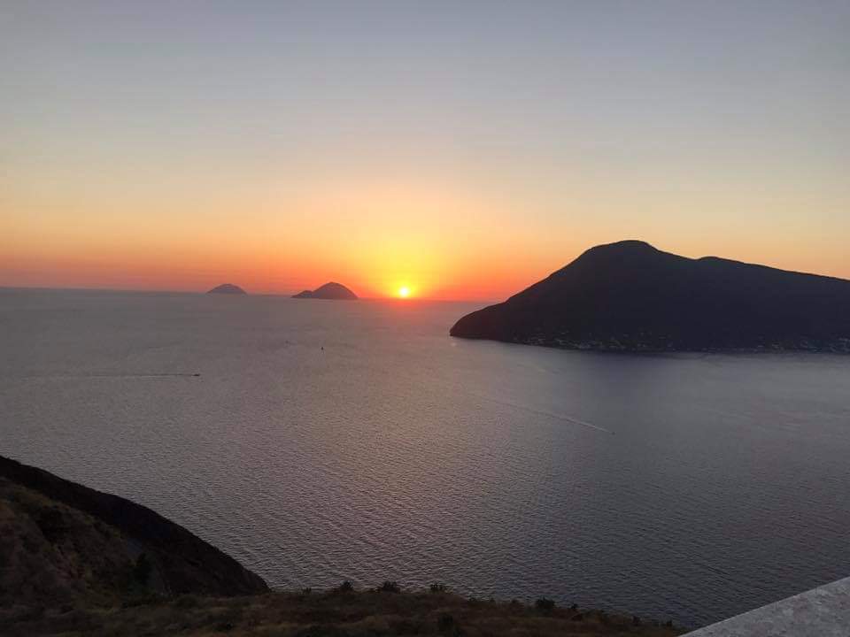 dolcevitaeolie's tweet photo. Tramonti Eoliani 🌇  #Lipari #Eolie #Sicilia ♥️🇮🇹🙏 https://t.co/GMgRaEhDuU