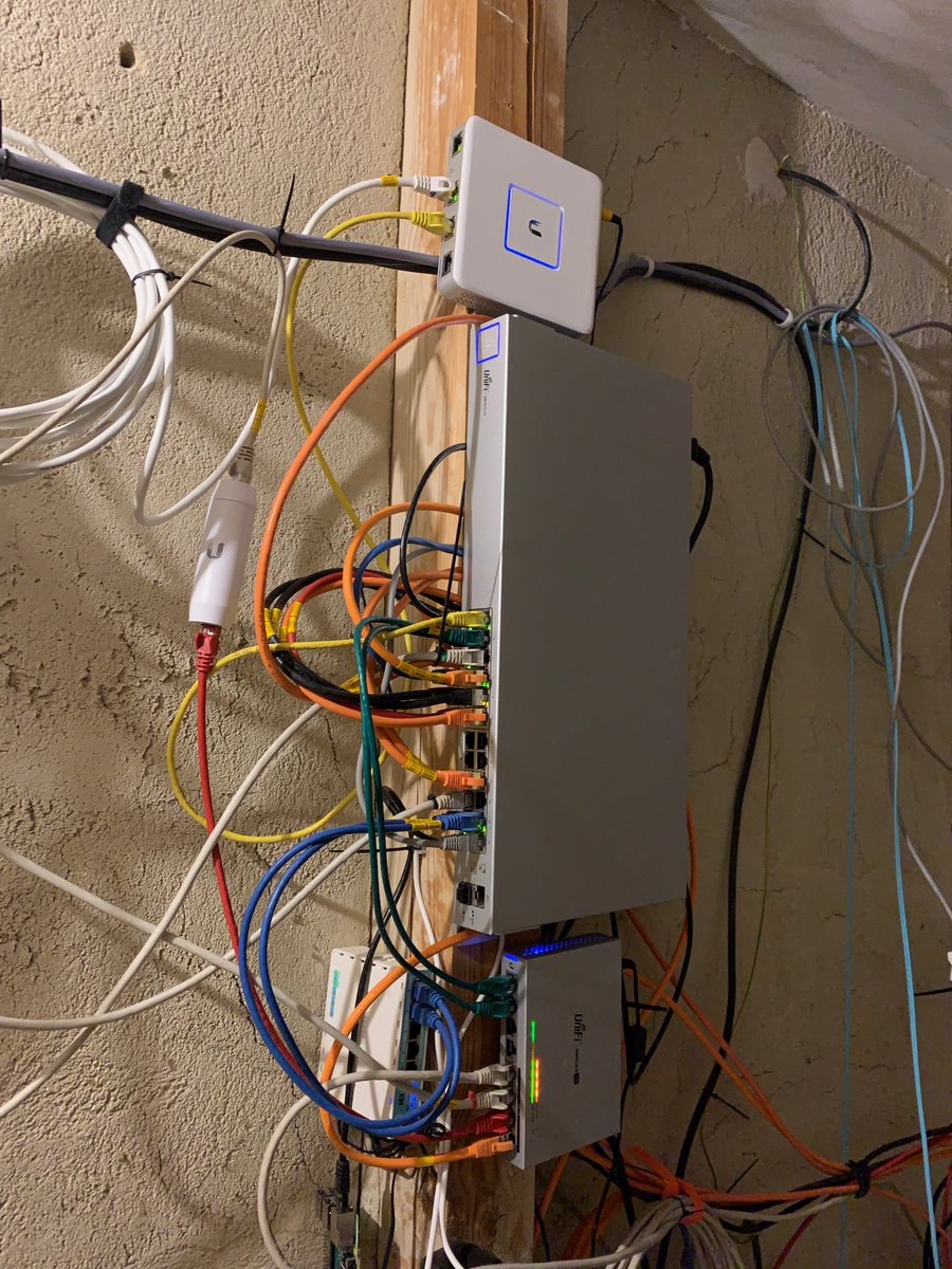 kiwwwicorleone's tweet photo. #UniFiUpgrade want something to add to my home network to really big house.usg(this is why, that is really slow)2xAPACPRO,1xMESH,1x24 switch,1x8port 60Wpoe,cloudkey some mikrotik switches, 10gb mikrotik switch, rasp dns,someG3cam,want to speed up all family members network speed https://t.co/xqBVF89SqH