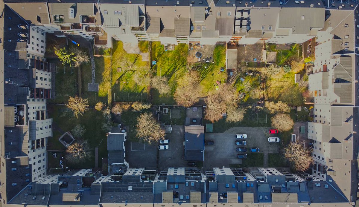 grün im grau .
.
.
.
.
.
.
.
.
.
.
.
.
#garden #park #city #hood #house #kassberg #chemnitzcity #chemnitz .
#nature #dji #mavic #mini #djimavicmini #light #colors #photography #photo #photooftheday #pictures #mood #exposure #picoftheday #stunning_shots #creativ #lightroom
