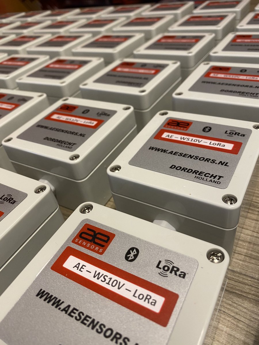 AESensors's tweet image. Eerste 77 van de ca. 300 - 400 LoRa units voor het draadloos meten van waterspanning, level- en geleidbaarheid voor de Groene Boog. Worden ingezet voor de nieuwe A16 bij Rotterdam.
#Lora  #AESENSORS