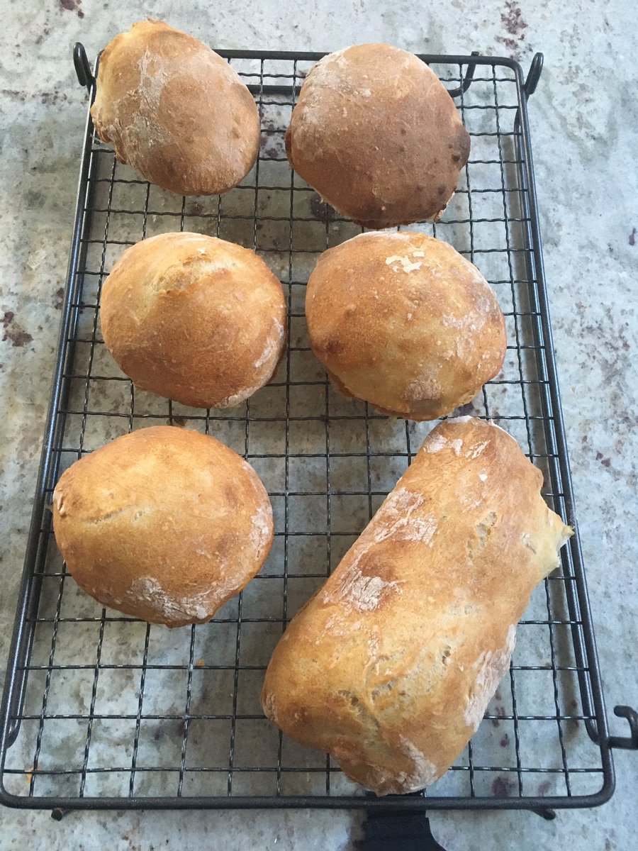 KSmyth2010's tweet photo. #lockdownloaf no3 was the first attempt using a loaf tin and was an unmitigated disaster. Moving swiftly on, #lockdownloaf no4 is actually #lockdownloaves. BAPS! https://t.co/QgKBUK9Vq2