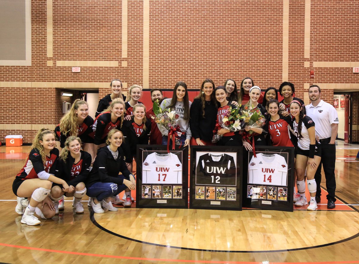UIWVolleyball's tweet photo. Today is #NationalStudentAthlete Day! Man do we love our very own group! Extremely proud of our players for all their hard work on and off the court! #UIWVolleyball👌🏐👌 #RiseAbove https://t.co/shaUyMePPN