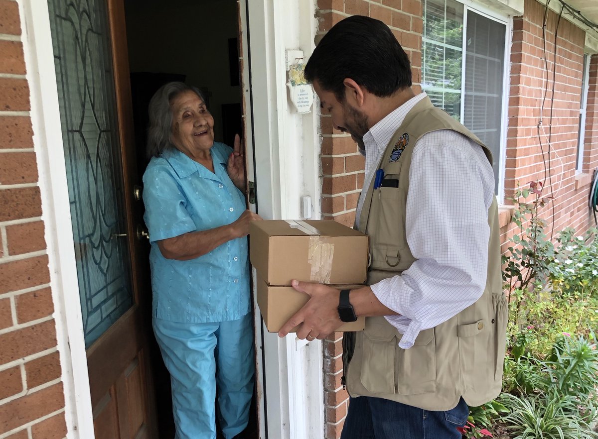 HarrisCoPct2's tweet photo. The #SeniorMealProgram has expanded to deliver DAILY hot meals to those who are unable to leave their home. Learn the qualifications and register for this program in the link below. Register today! #Pct2Strong #InIt2gether 
https://t.co/GefWVaEmmU. https://t.co/5ff8GptzZu