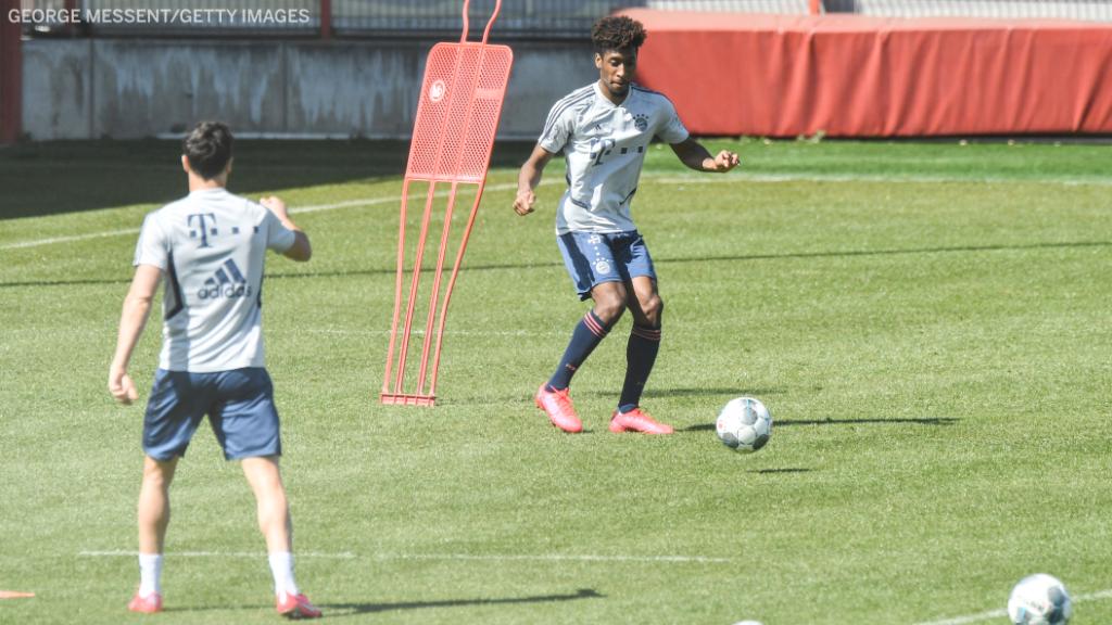 ESPNFC's tweet photo. Bayern Munich are back training but keeping their distance 🙌 https://t.co/kpDdkZyGEN